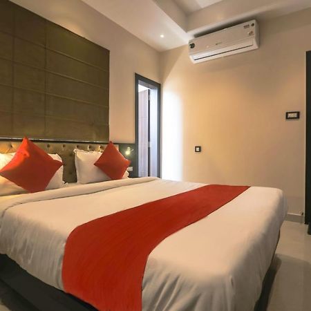 Aditya Residency Guwahati Buitenkant foto