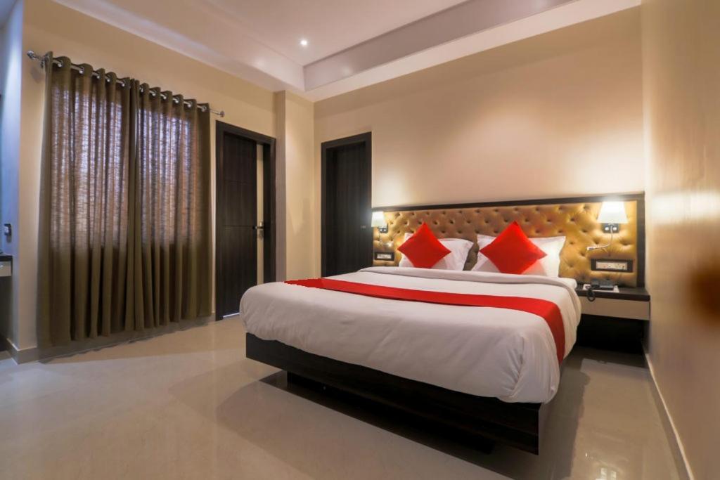 Aditya Residency Guwahati Buitenkant foto